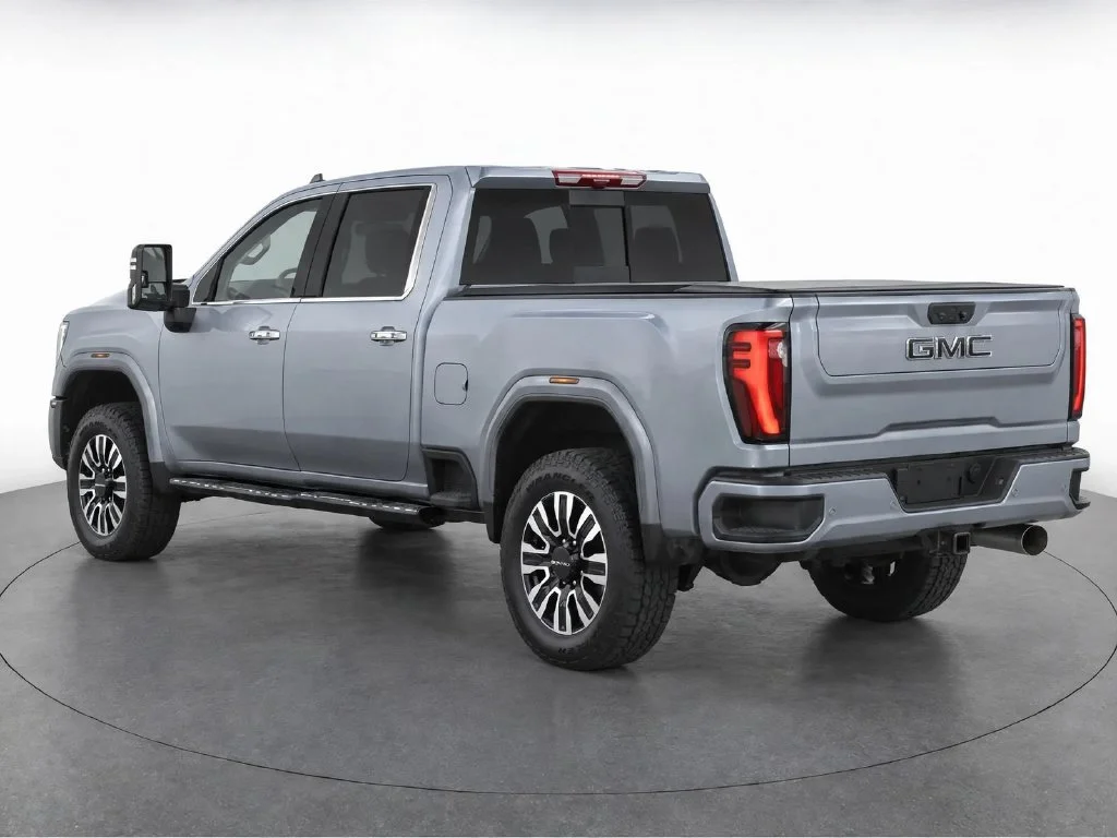 Used 2025 Silver GMC Denali Ultimate image 4