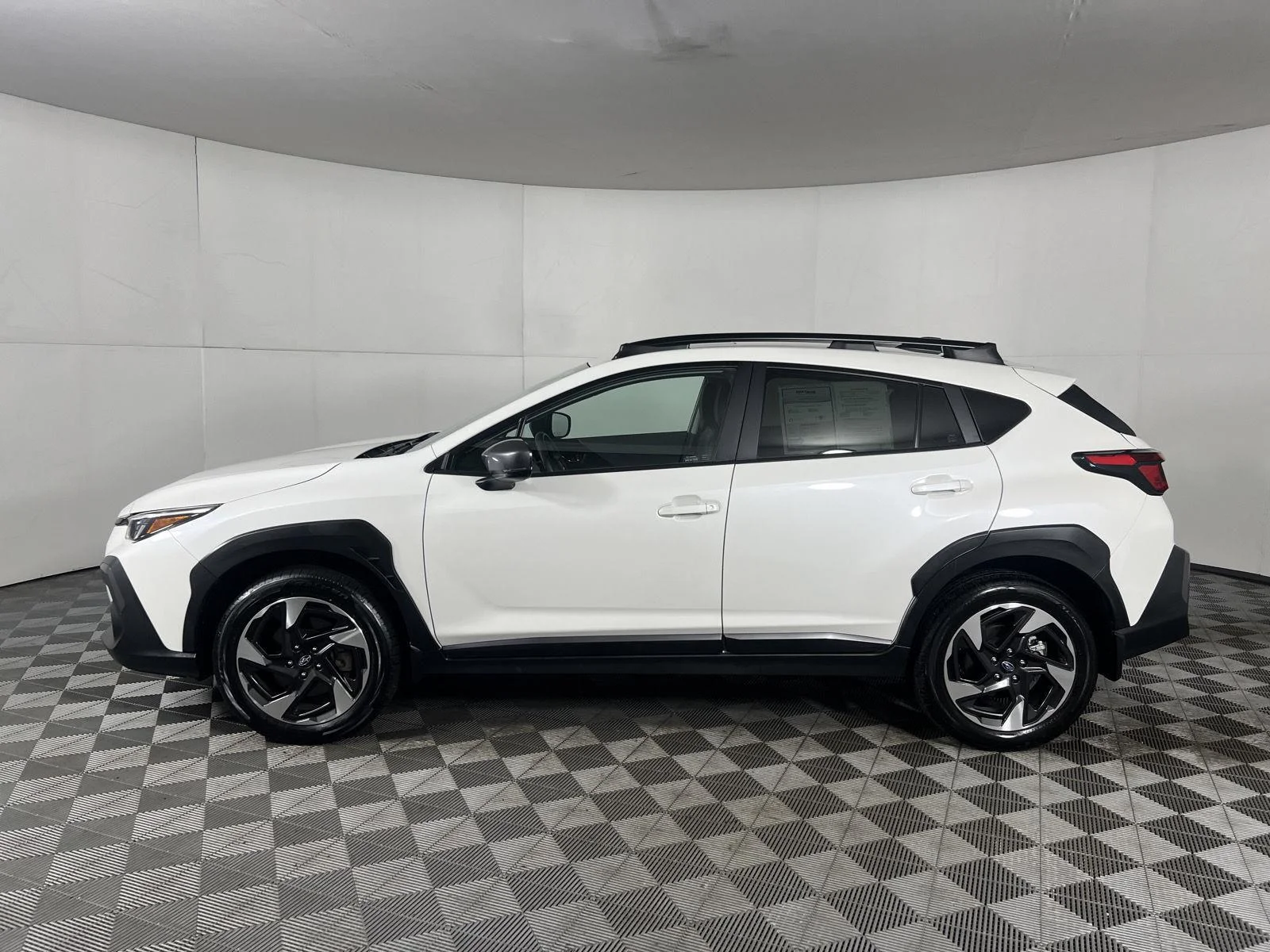 Used 2024 Wh Subaru Limited image 16