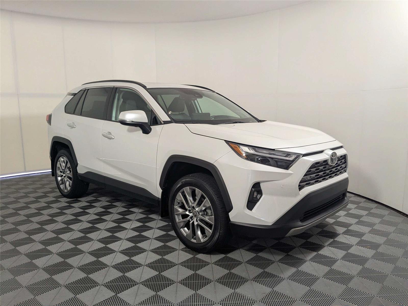Certified Used 2024 Wind Chill Pearl Toyota Limited image 4