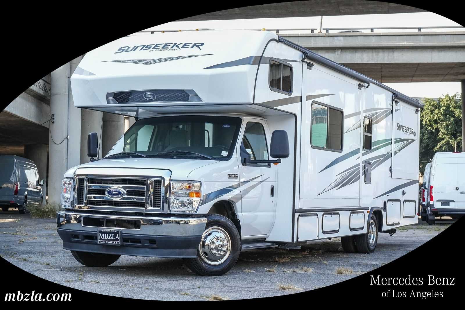 2023 Ford E-Series DRW E-450 Super Duty 158 in WB's photo