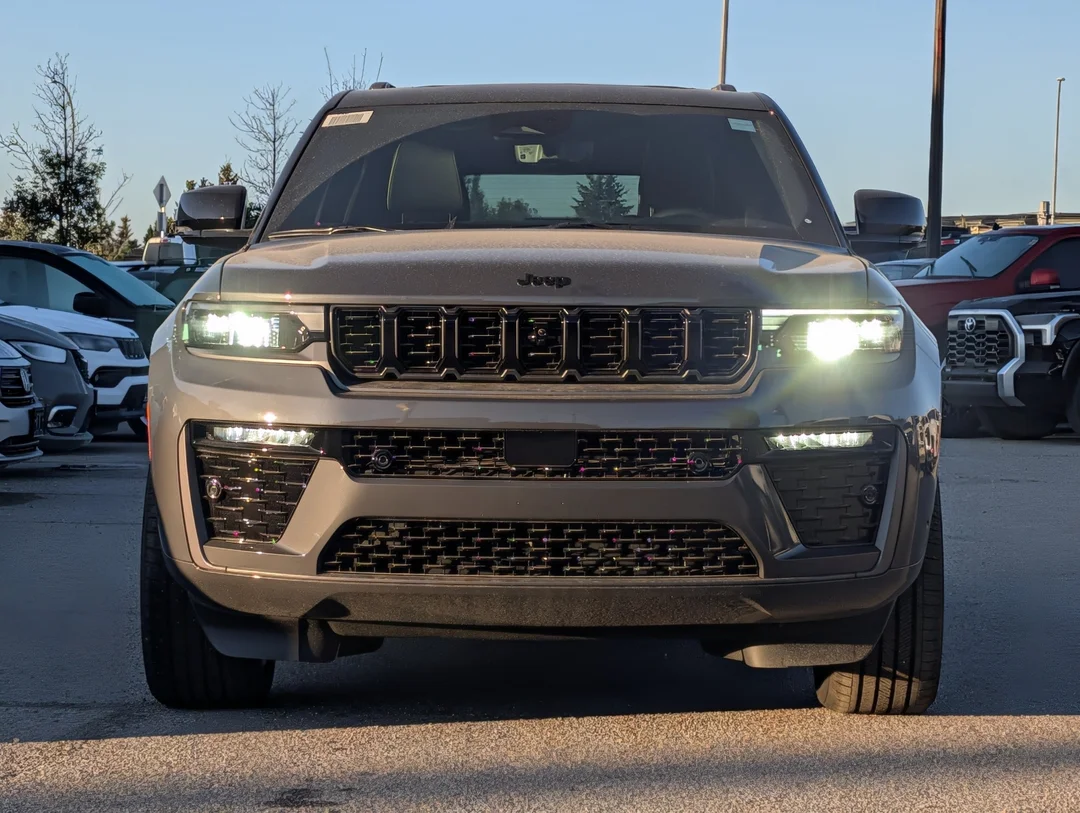 New 2026 Grey Jeep Summit - - 4x4 - Advanced ProTech Group IV - Palermo Leather Seats - Head-Up Display & More! image 3
