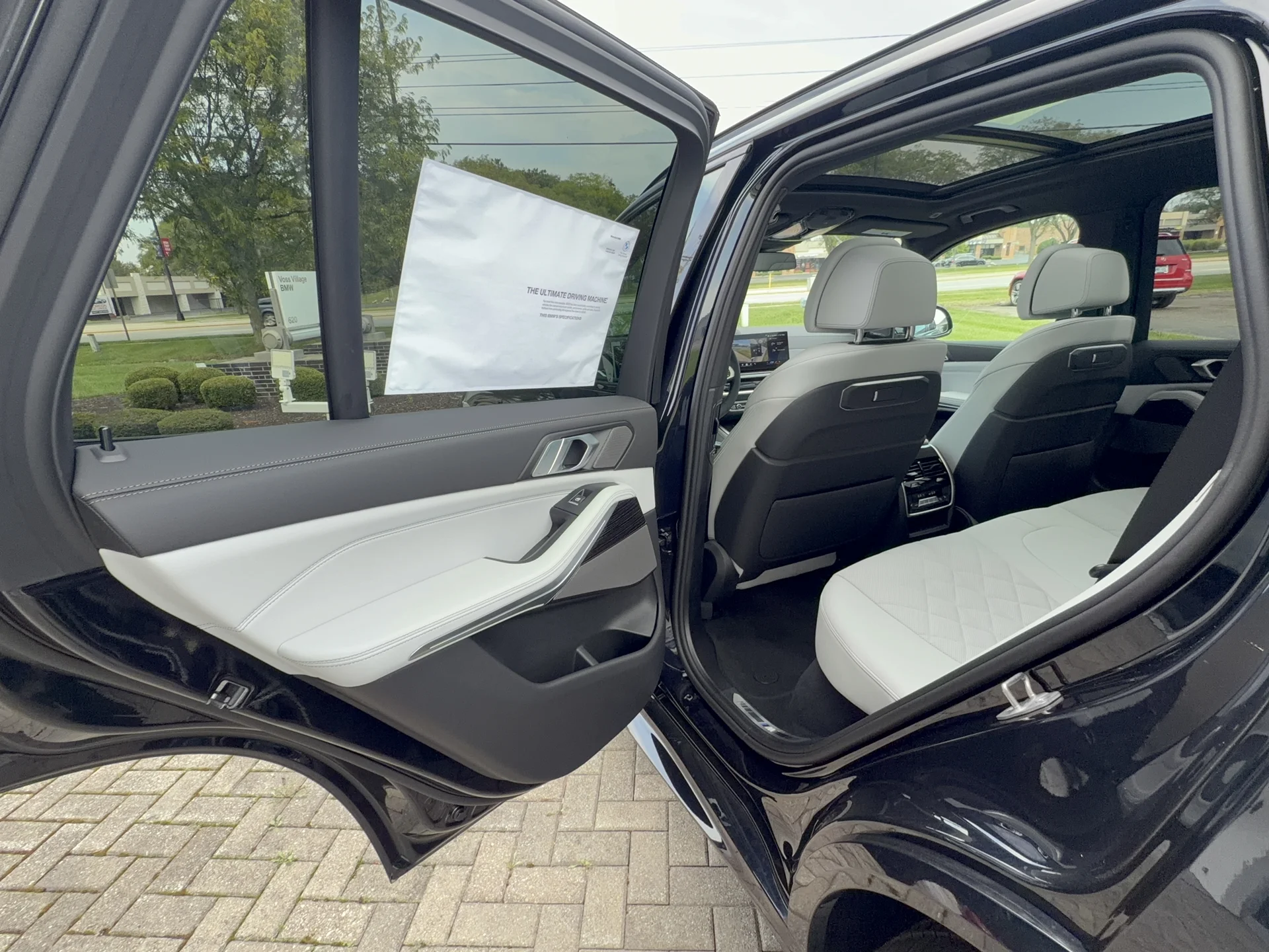 New 2026 Carbon Black Metallic BMW xDrive40i image 25
