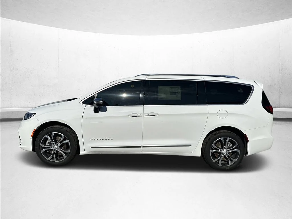New 2026 Bright White Clear-Coat Exterior Paint Chrysler Pinnacle image 5