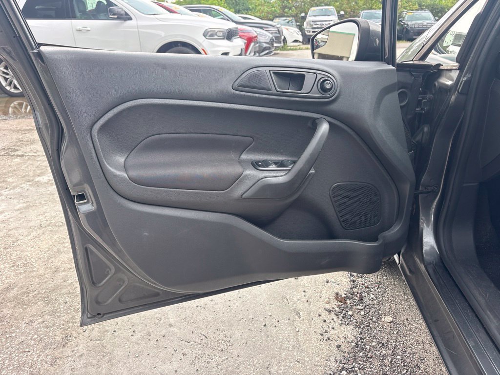 Used 2017 Gray Ford SE image 10