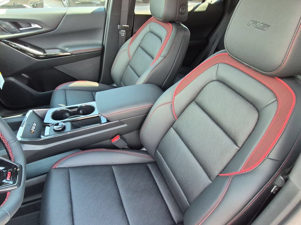 2027 Chevrolet Equinox RS - Photo 19