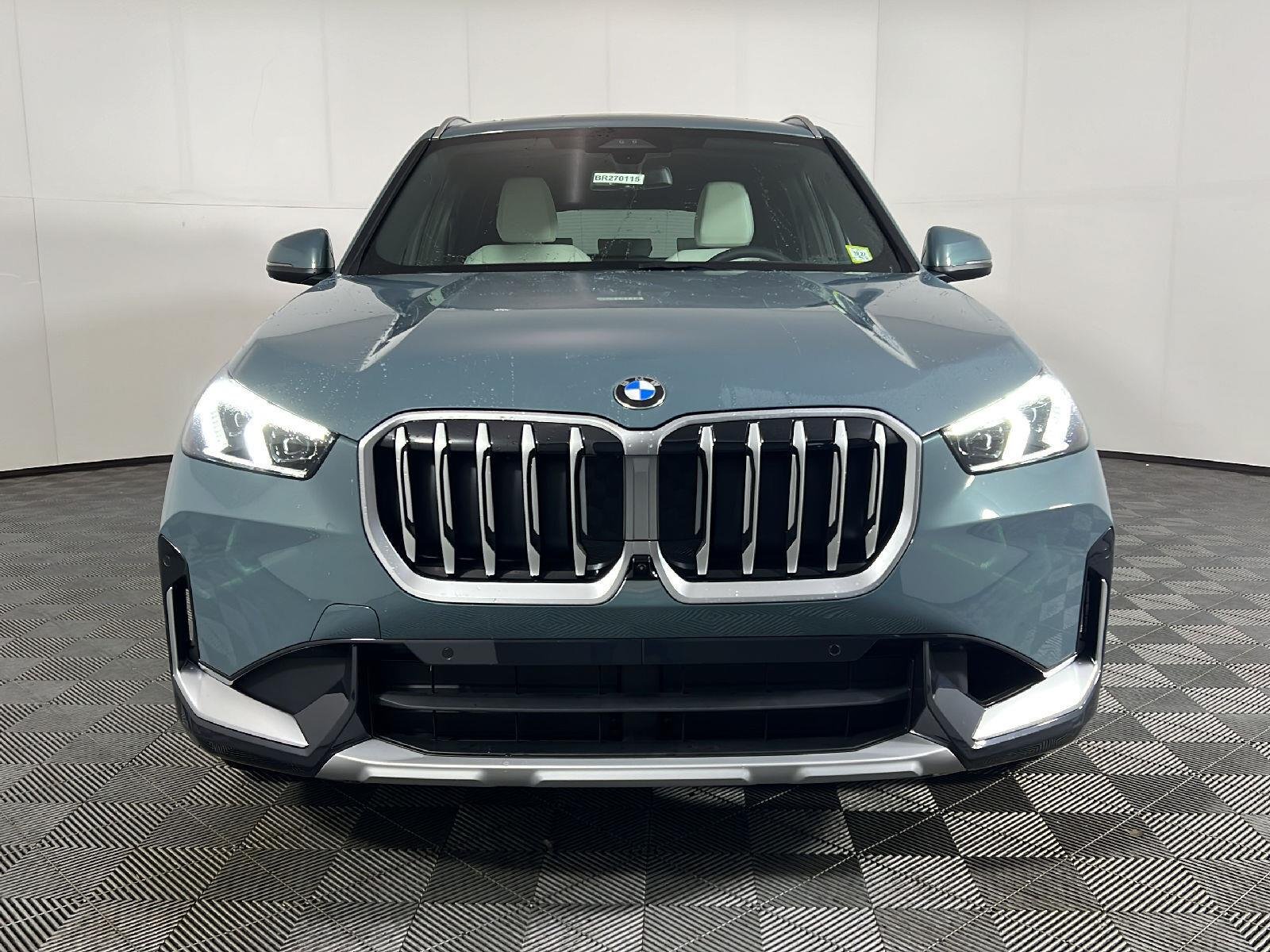 New 2027 Cape York Green Metallic BMW xDrive28i image 11