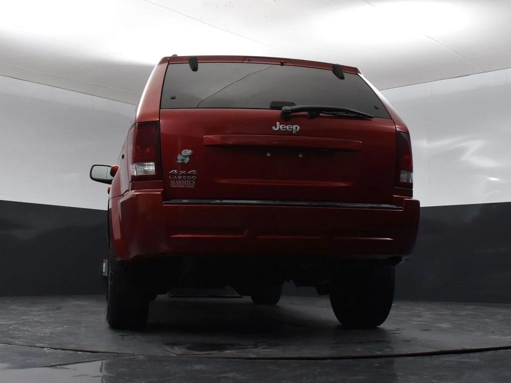 Used 2010 Red Jeep Laredo image 10