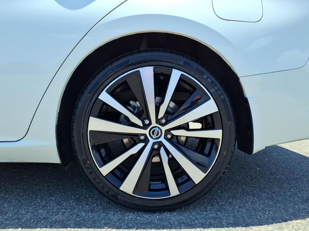 Used 2022 Pearl White Nissan 2.5 SR image 21