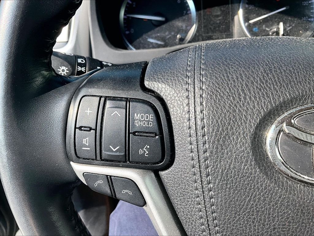 Used 2019 Celestial Silver Metallic Toyota XLE image 23