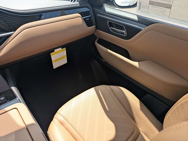New 2026 RADIANT WHITE INFINITI Luxe 2WD image 18