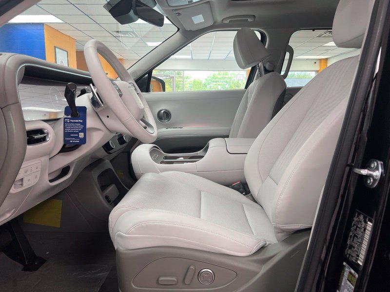 New 2027 Black Hyundai SEL Premium AWD image 19