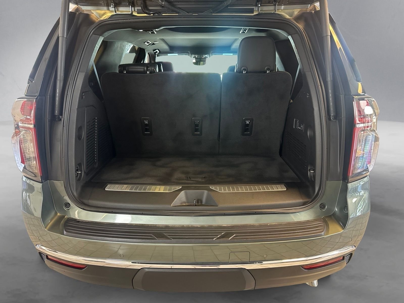 Used 2024  Chevrolet Premier image 23