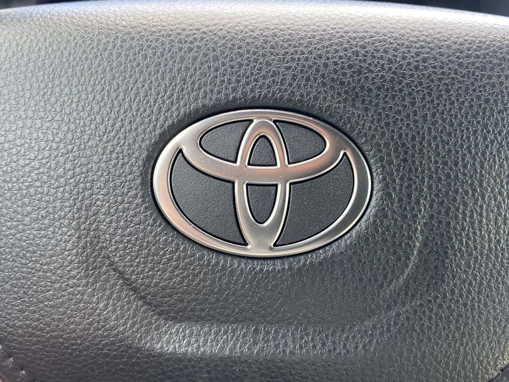 Used 2025 White Toyota SR5 image 60