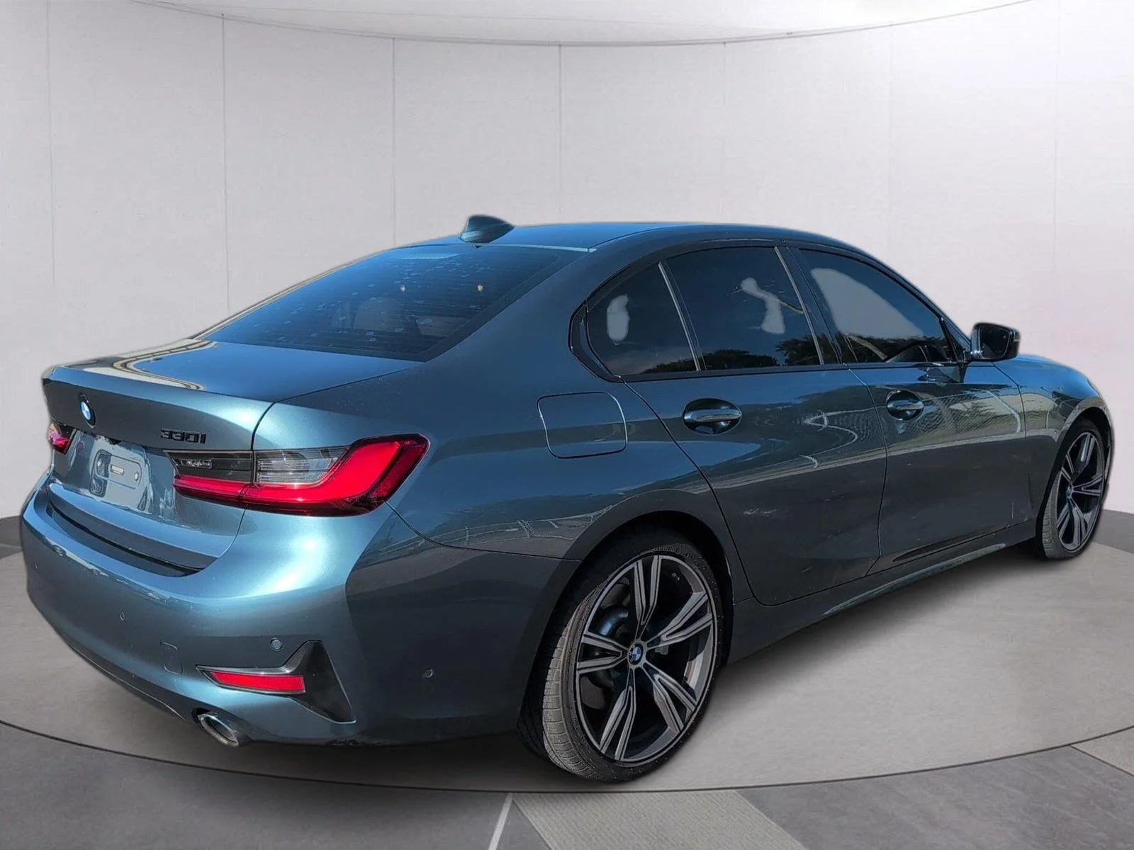 Used 2020 Portimao Blue Metallic BMW 330i image 5