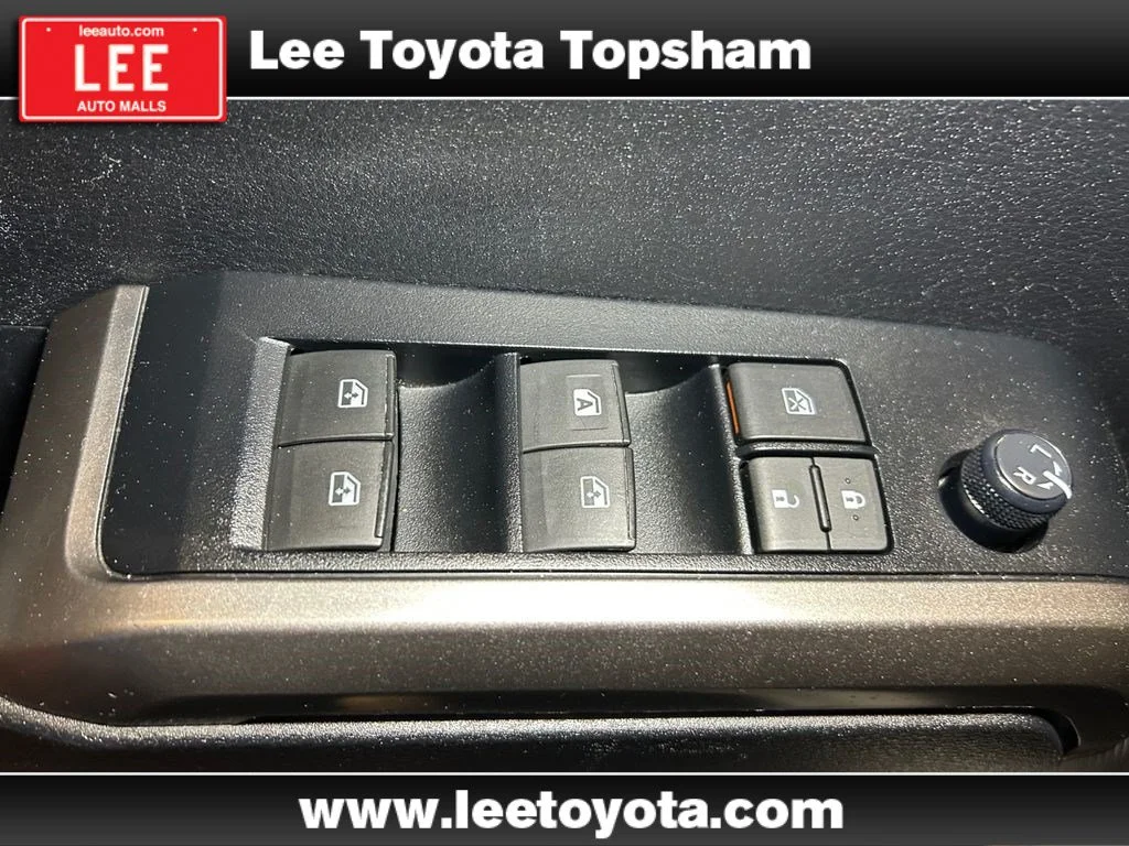 Used 2022 White Toyota SR5 image 20