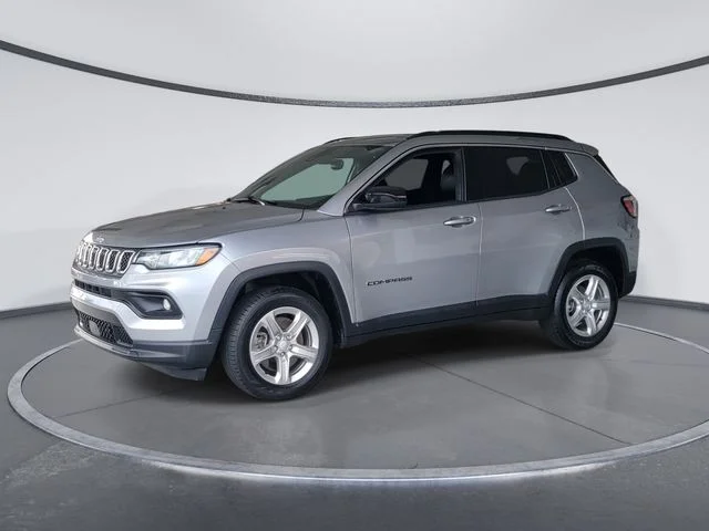 Certified Used 2024 Gray Jeep Latitude image 5