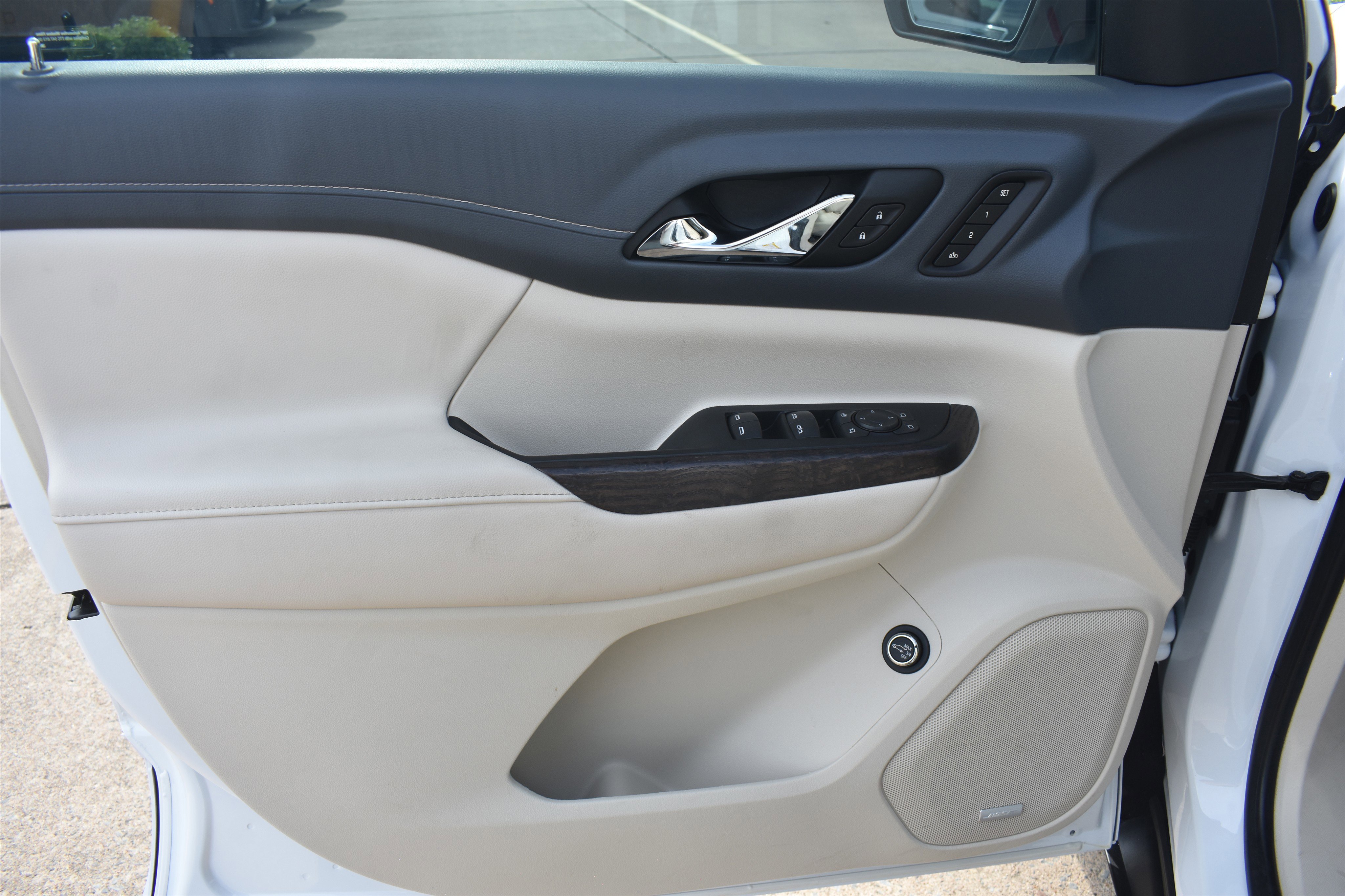 Used 2023 Summit White GMC Denali image 12