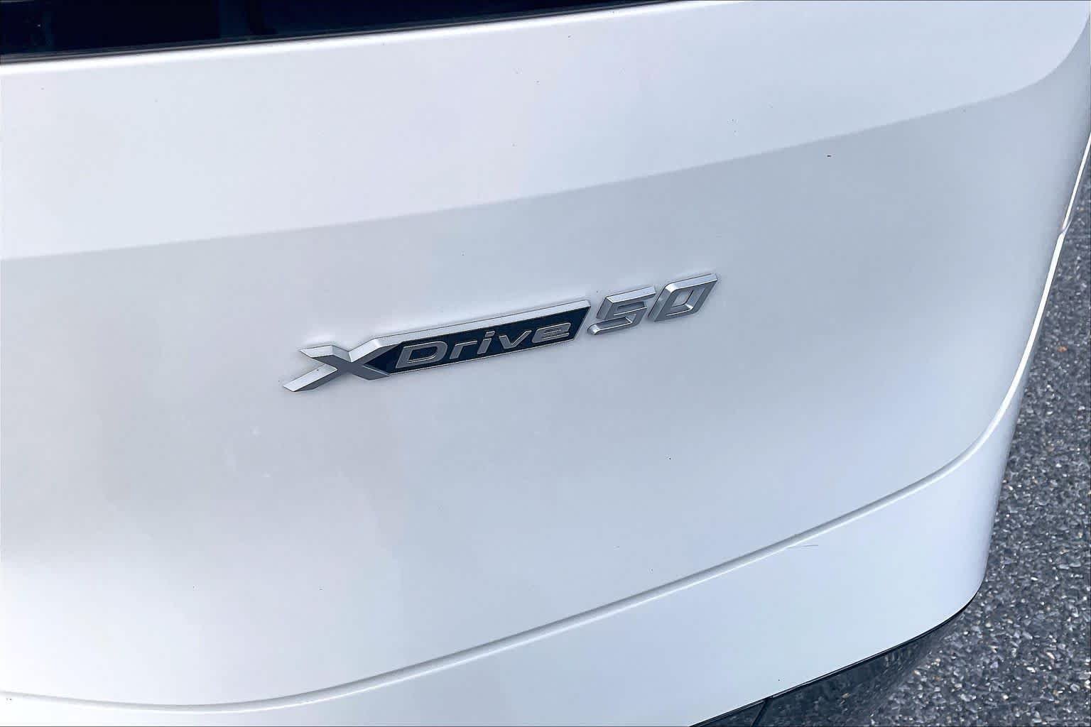Used 2024 Alpine White BMW xDrive50 image 9