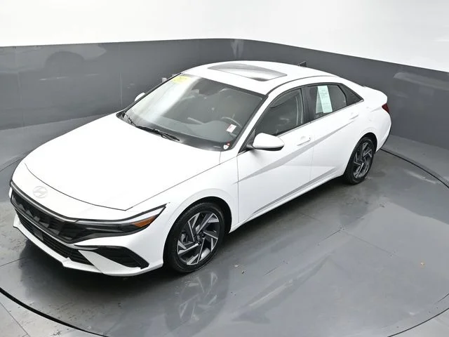 Used 2025 White Hyundai SEL Convenience image 50