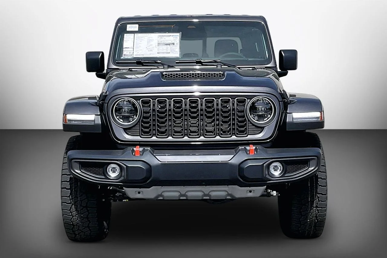 New 2026 Granite Crystal Metallic Clearcoat Jeep Mojave image 3