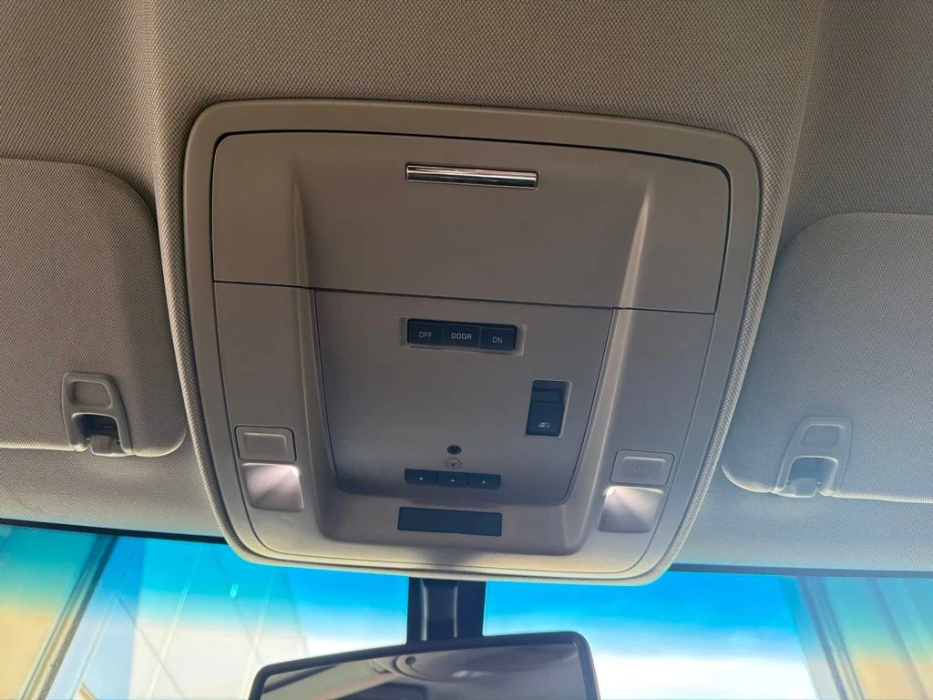 Used 2015 White Diamond Tricoat GMC SLT image 25
