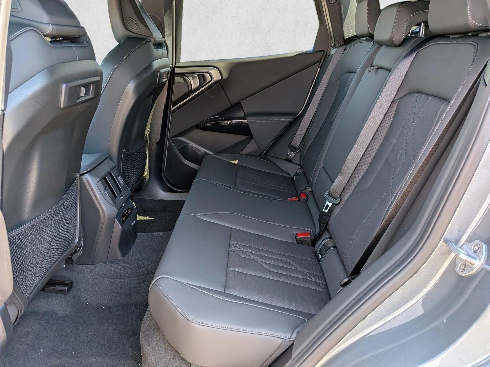 Used 2026 Skyscraper Grey Metallic BMW 30 xDrive image 17