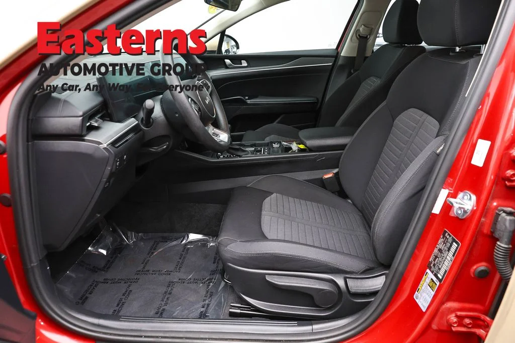 Used 2025 Red Kia LXS image 13