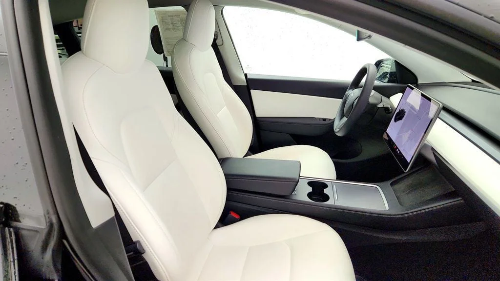Used 2021 Solid Black Tesla Long Range AWD w/ White/Black 7-Seat Interior image 30