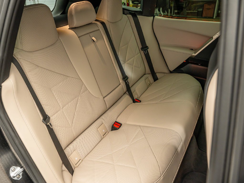 Used 2024 Phytonic Blue Metallic BMW xDrive50 image 43