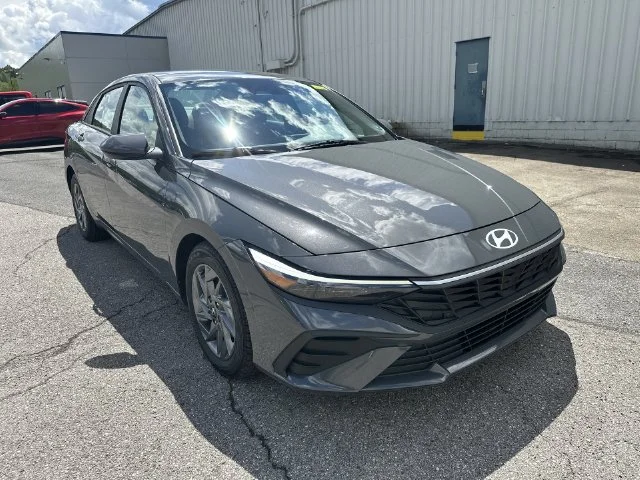 Used 2024 Gray Hyundai SEL image 11