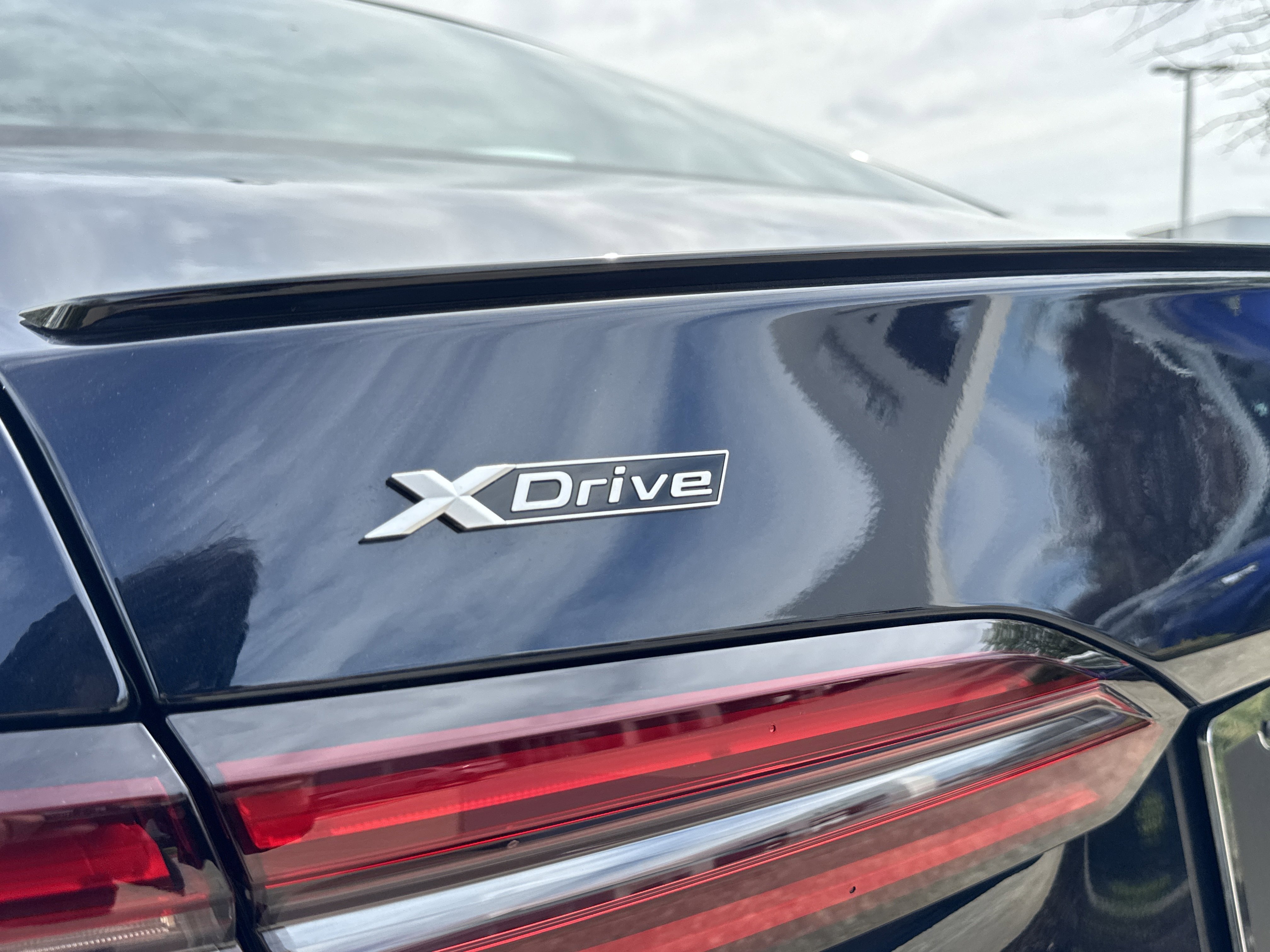 New 2026 CARBON BLACK BMW 550e xDrive image 8