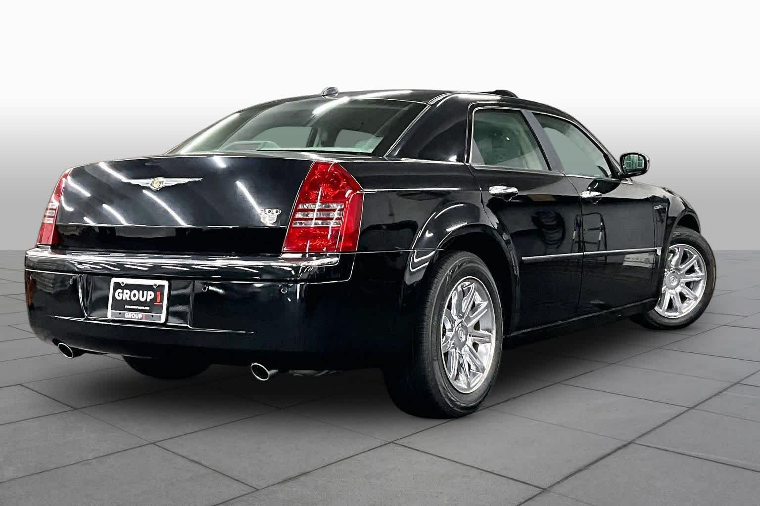 Used 2005 Brilliant Black Crystal Prl Chrysler 300C image 12