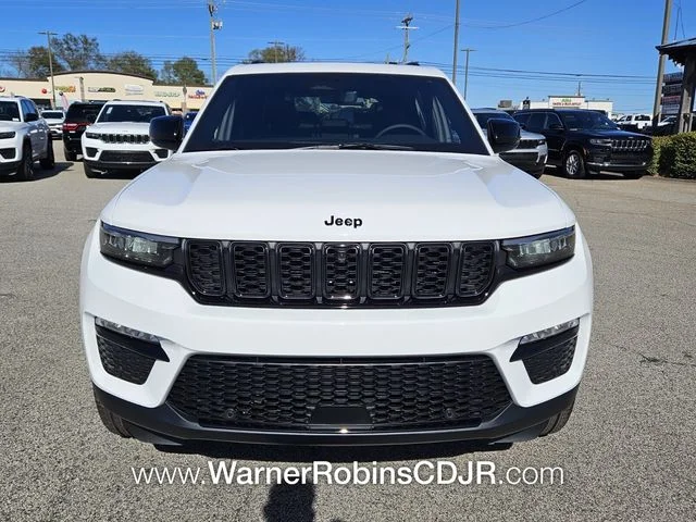 New 2025 Bright White Clear-Coat Exterior Paint Jeep Limited image 2