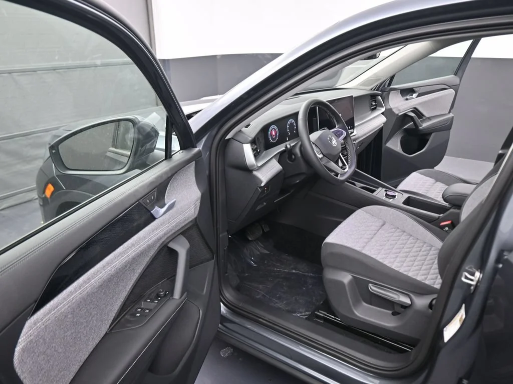 Used 2026  Volkswagen S image 38