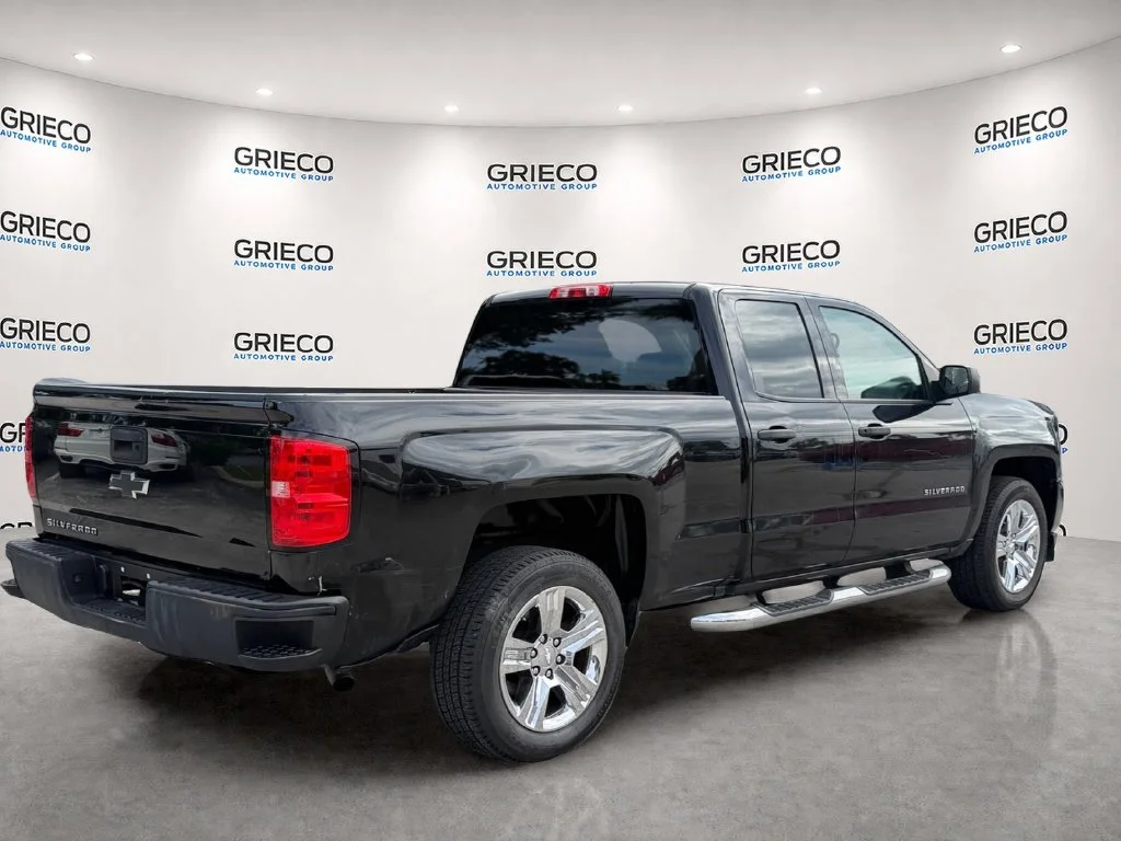 Used 2018 Black Chevrolet Custom image 7