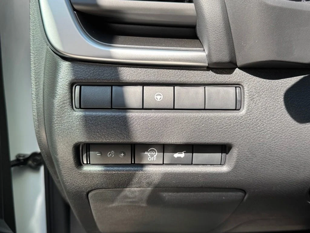 New 2026 Everest White Pearl Tricoat Nissan Dark Armor image 22