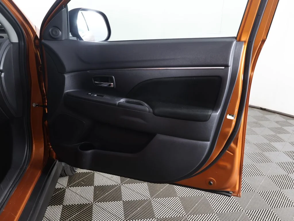 Used 2022  Mitsubishi 2.0 ES image 20