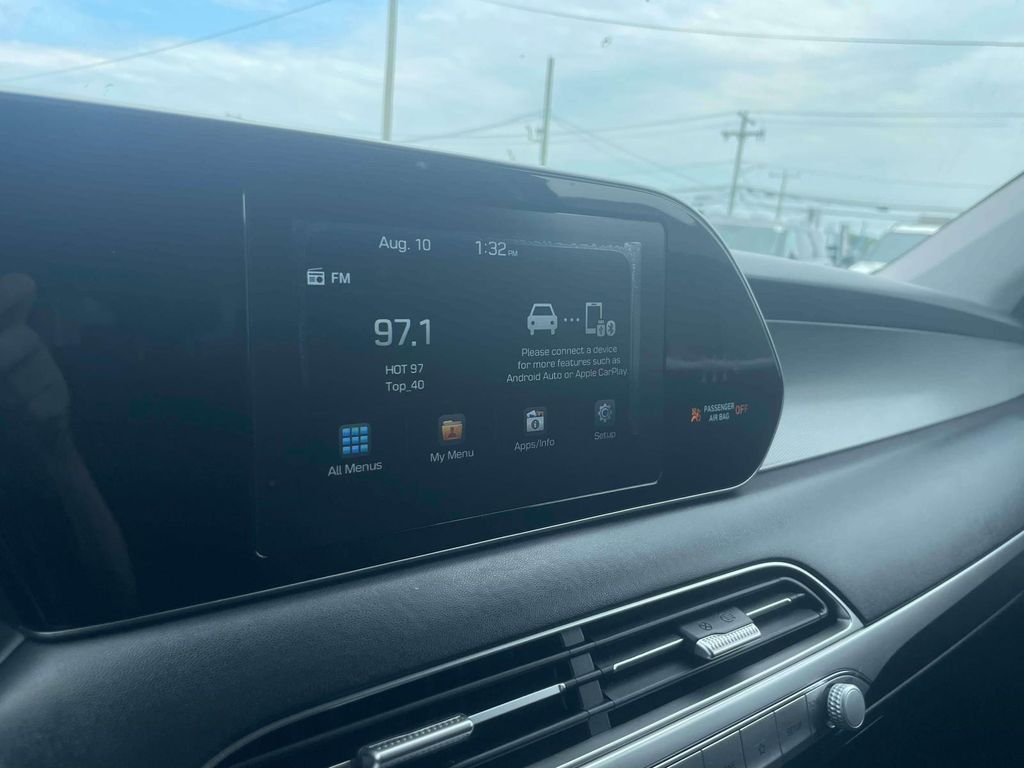 Used 2020 Green Hyundai SE image 28