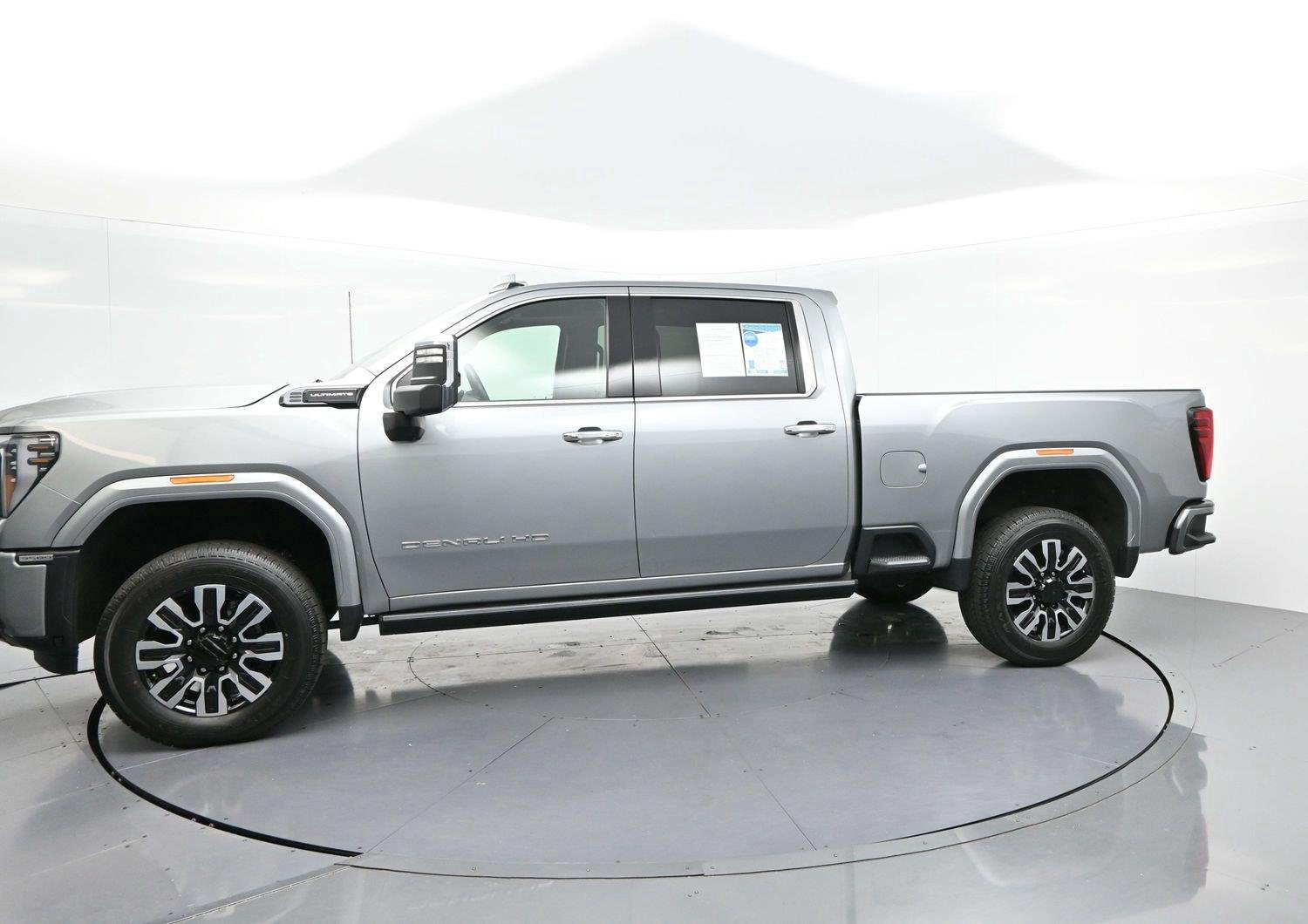 Used 2025 Sterling Metallic GMC Denali Ultimate image 4
