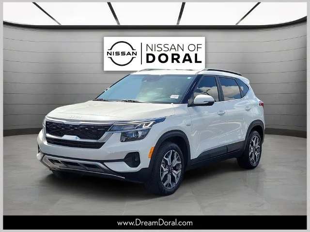 Used 2023 White Kia EX image 1