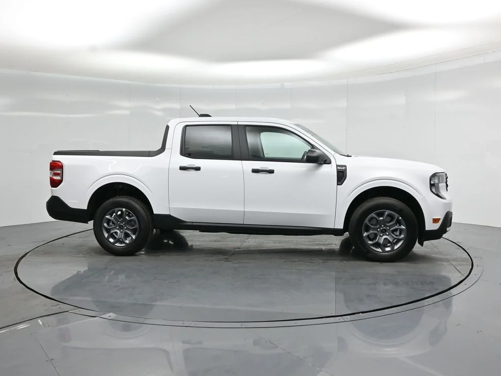 New 2026 Oxford White Ford XLT image 23