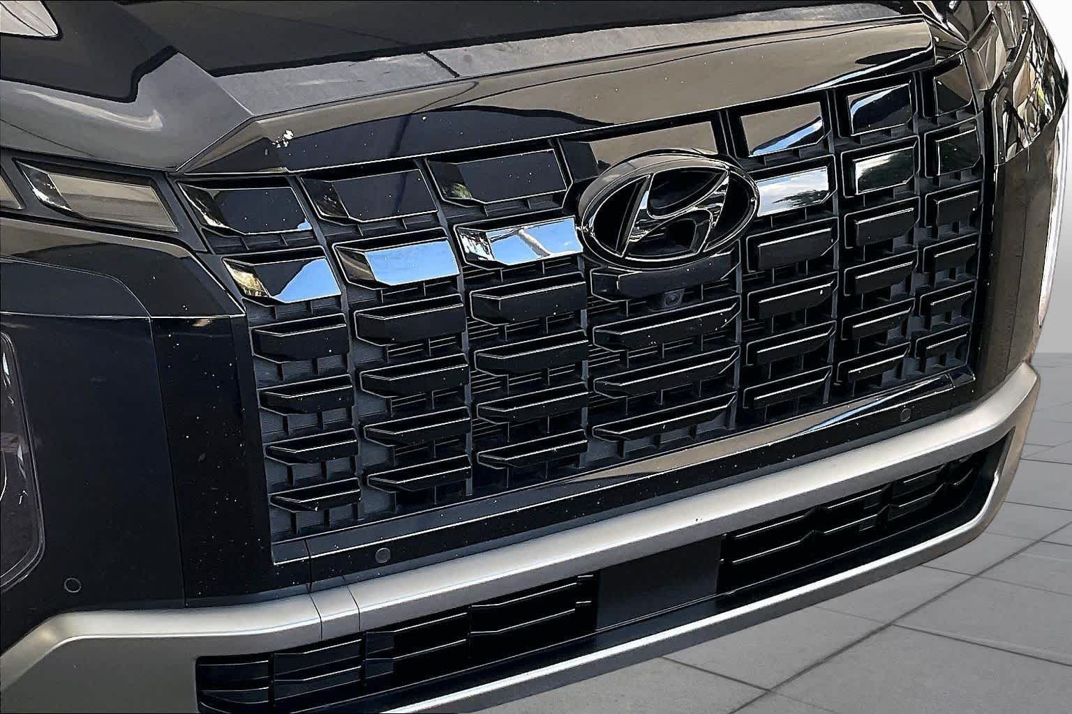 Used 2024 Moonlight Cloud Hyundai SEL 8P image 30