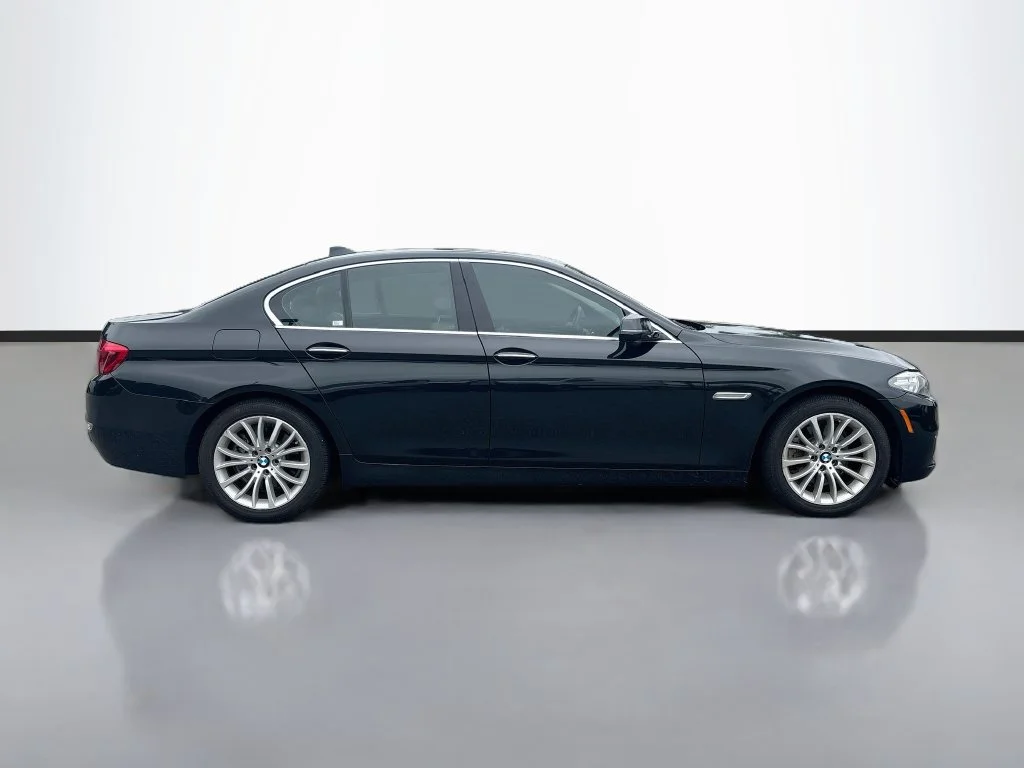 Used 2015 Black BMW 528i xDrive image 2