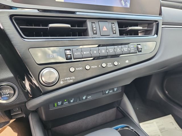2025 Lexus ES 350 - Photo 19