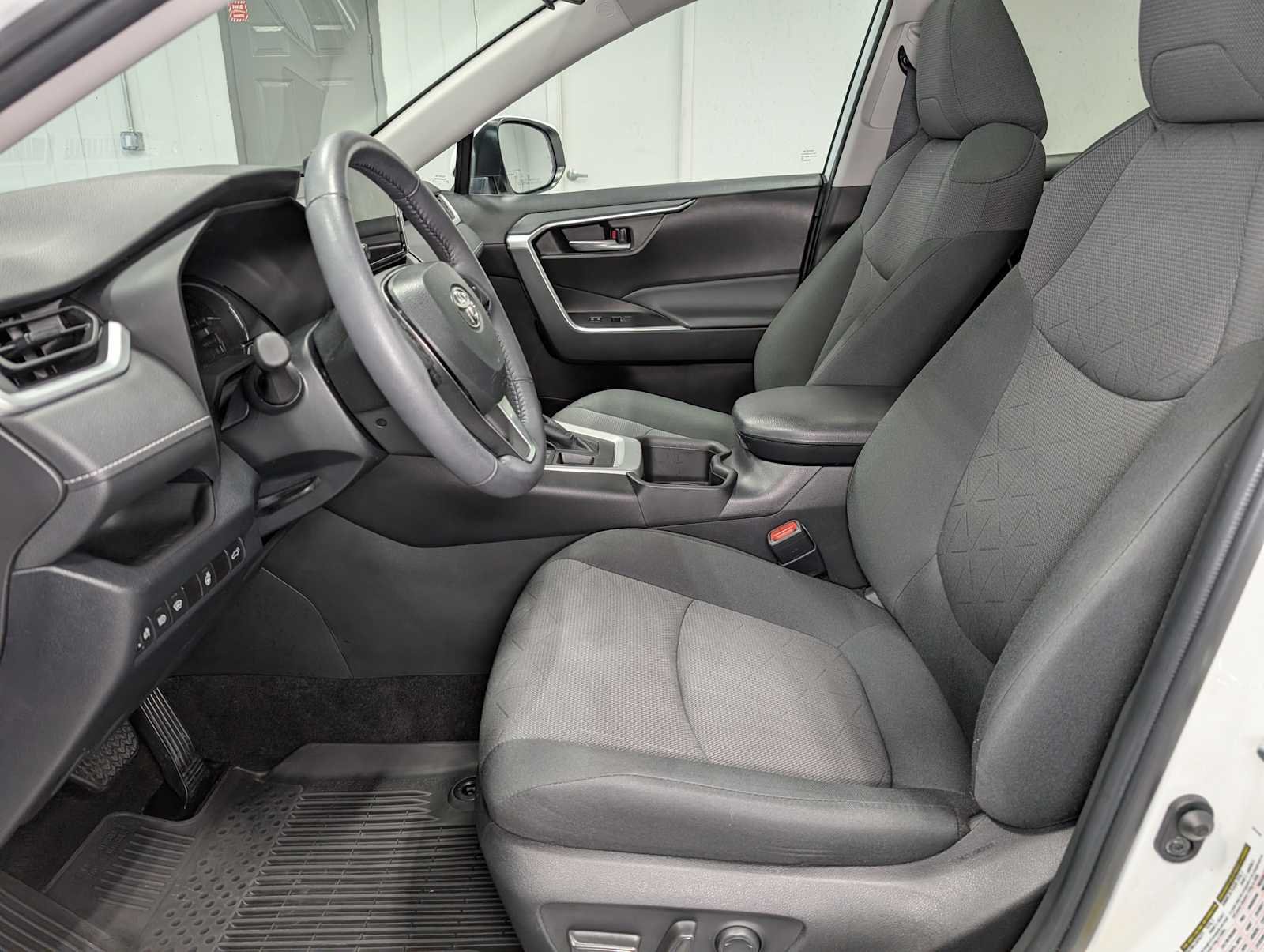 Used 2023 Ice Cap Toyota XLE image 4