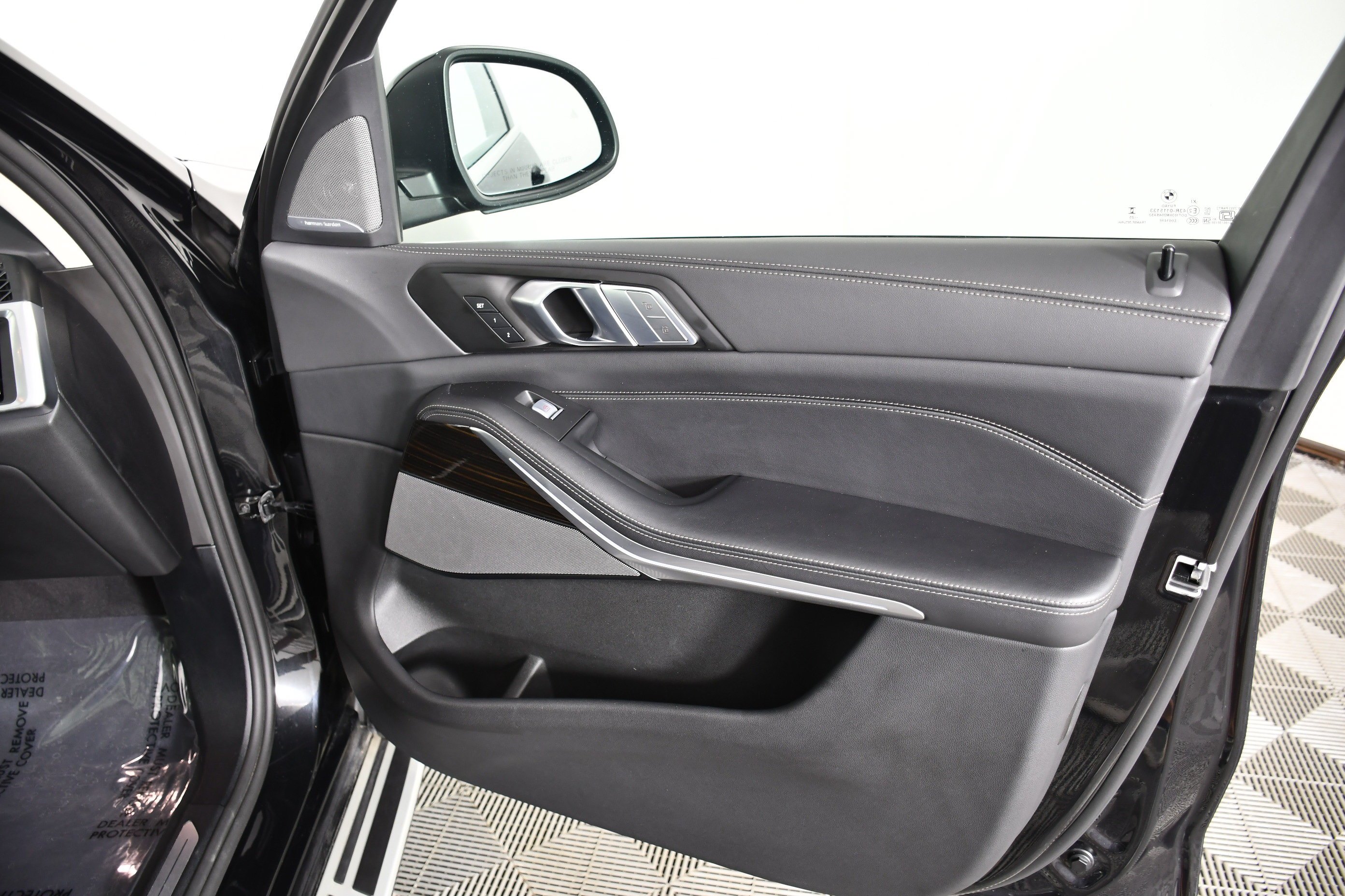 Used 2026 Black Sapphire Metallic BMW xDrive40i image 39