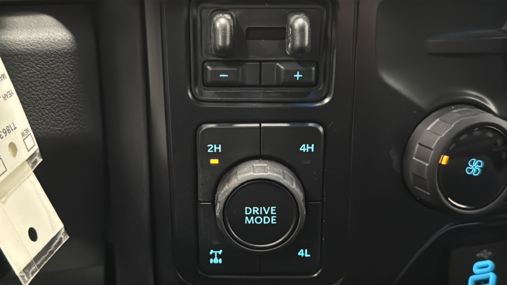 Used 2026 Oxford White Ford XLT image 31