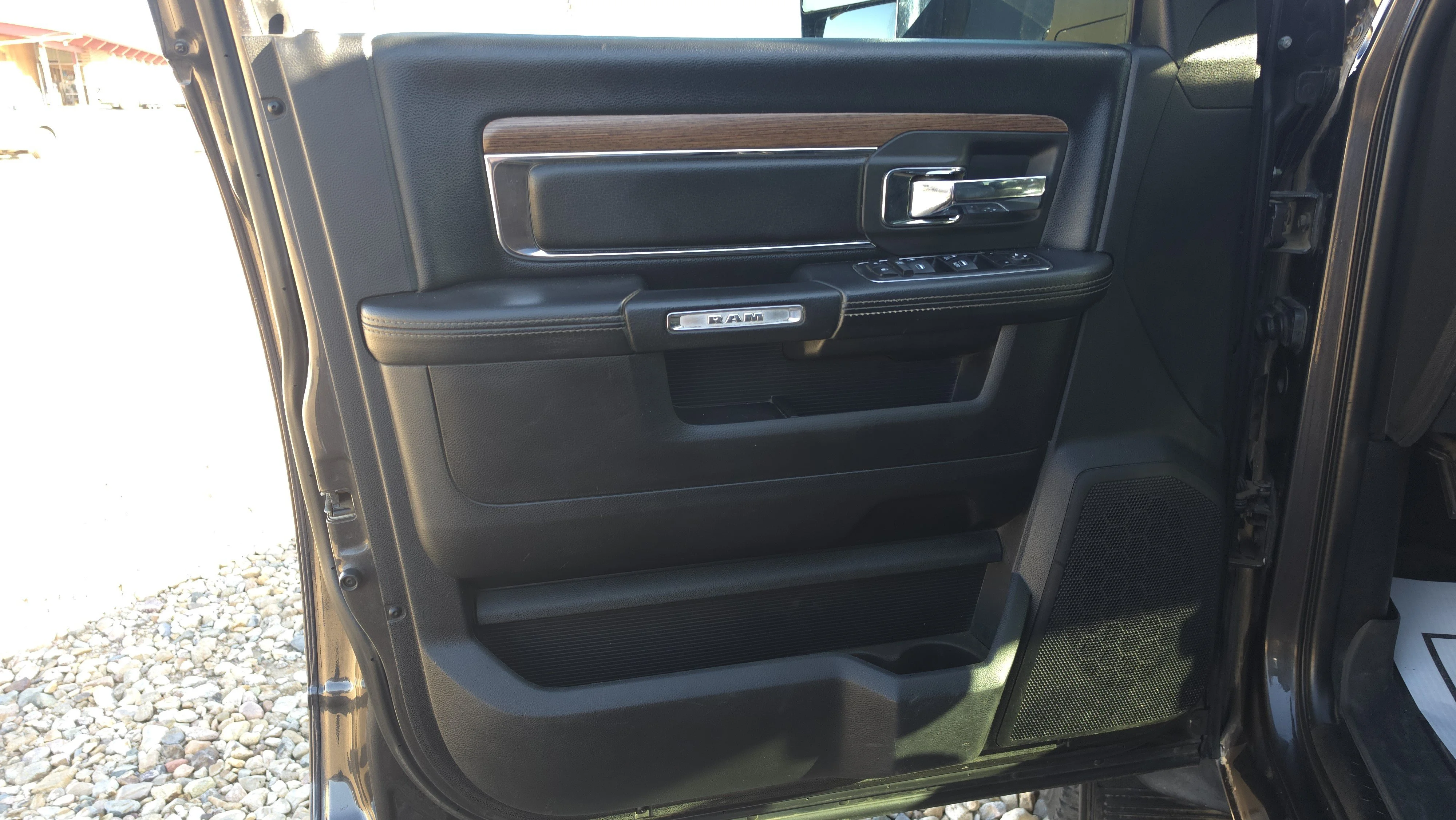 Used 2018 Granite Crystal Metallic Clearcoat Ram Laramie image 11