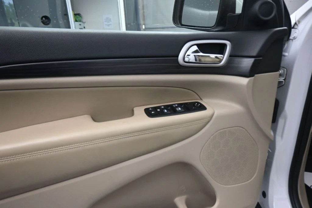 Used 2019 White Jeep Laredo E image 40