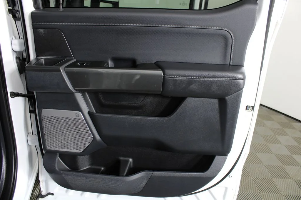 Used 2023 Oxford White Ford XLT image 9